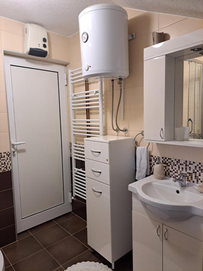 Apartman Avram Kotor Varos Esterno foto